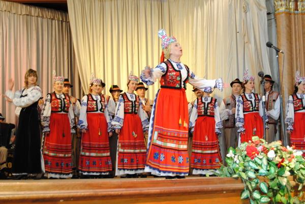 День вчителя Закарпатський народний хор відзначив концертом (ФОТО)