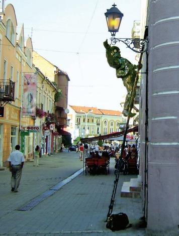 Сьогодні в Ужгороді відкриють пам’ятник ліхтарникові (ФОТО)
