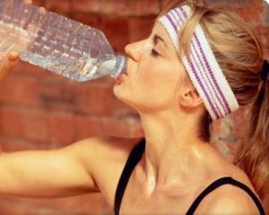 Дві склянки води перед їжею ефективніші за будь-яку дієту