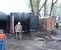 Жителі ужгородської багатоповерхівки, прибираючи двір, підпалили автомобіль