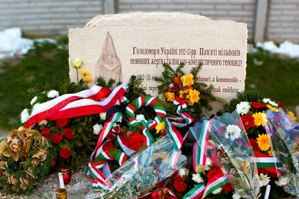 В Угорщині відкрили ще один меморіальний знак жертвам Голодомору в Україні (ФОТО)