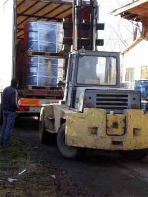 Вчора з Закарпаття до Польщі вивезли на утилізацію ще 202 тонни «преміксу»