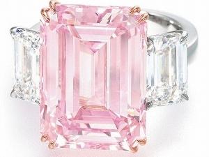 Унікальний алмаз "Ідеальний Рожевий" продали з аукціону за 23,2 млн доларів