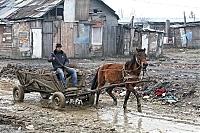 В Ужгороді циганів зі знесеного табору переселять до модульних будиночків