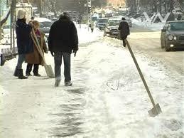 Ужгородські підприємці, які не прибирають лід та сніг на "своїй" території платитимуть від 340 до 1800 грн. штрафу