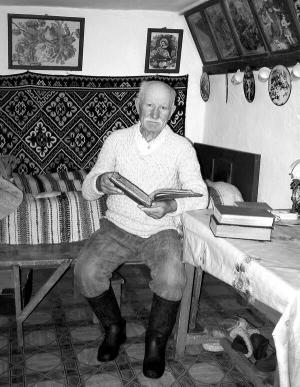 77-річний Стефан Нанинець із села Свобода Міжгірського району 50 років читає Псалтир