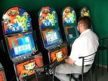 В Ужгороді правоохоронці вилучили 20 "нічийних" ігрових автоматів 