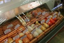 В Україні найбільше фальсифікують ковбасу і морозиво
