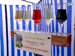 150 учасників фестивалю "Червене вино" презентували 50 видів хмільного напою (ВІДЕО)
