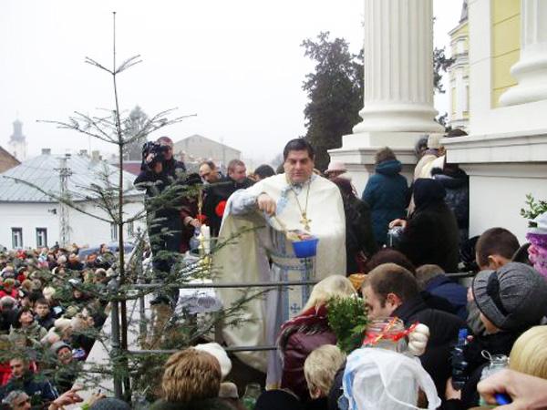 У головному греко-католицькому храмі Закарпаття відбулося Велике Богоявленське освячення води (ФОТО)