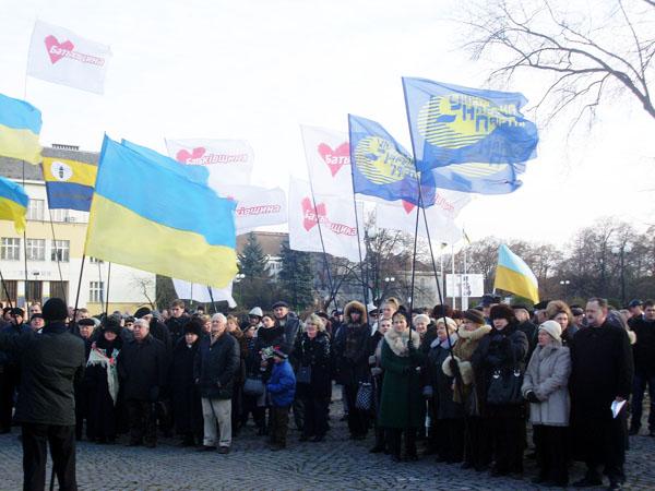 В Ужгороді відбулося народне віче, приурочене до Дня соборності України (ФОТО)