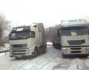 На українсько-словацькому кордоні в Ужгороді –  восьмикілометрова черга з вантажівок (ФОТО) (ВІДЕО)