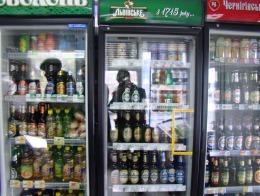 Ужгородська влада взялася за вуличні холодильники з напоями
