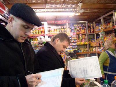 Муніципальна поліція Ужгорода розшукує власників незаконних МАФів та рекламоносіїв