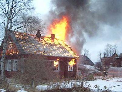 На Тячівщині через коротке замкнення електромережі ледь не згорів будинок