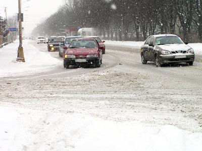 Закарпатська ДАІ попередила водіїв про снігопад, туман та ожеледь