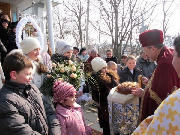 Глава греко-католиків Закарпаття відвідав парафію села Кендерешів (ФОТО)