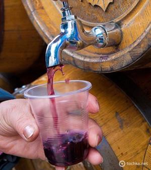 На фестивалі в Берегові вино ллється рікою (ФОТО)