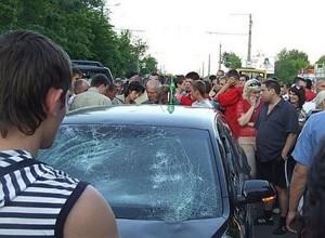 В Ужгороді студент бив вікна на автомобілях, припаркованих біля магазинів "Зіна"
