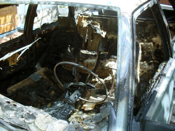У закарпатському Виноградові підпалили авто редактора опозиційної газети "Чорна Гора" (ДОПОВНЕНО) (ФОТО)