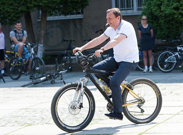 Під час Велодня мер Ужгорода пообіцяв велосипедистам велодоріжки (ФОТО)
