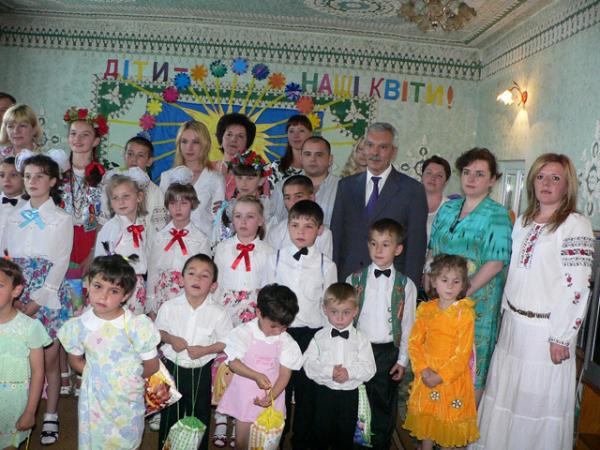 Співробітники Управління СБУ в Закарпатській області відвідали вихованців підшефних дитбудинків (ФОТО)