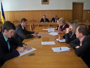 В Ужгороді відбувся "круглий" стіл з питань розвитку і підтримки місцевого самоврядування