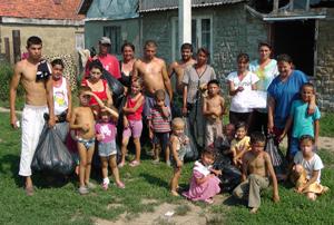 70 циганських сімей Чопа отримали пайки від Демократичної спілки ромів