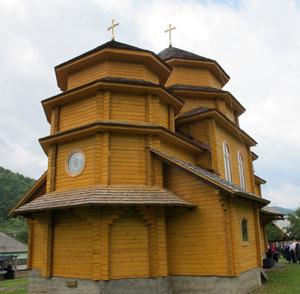 На Закарпатті освячено ще одну дерев'яну церкву (ФОТО)