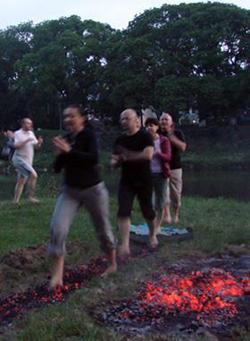 На «Брустурянській кедровиці» на Тячівщині босоніж ходитимуть по вогню