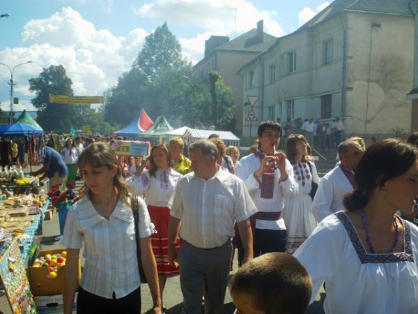 На фестивалі у Воловці вшанували традиційну закарпатську коломийку (ФОТО)