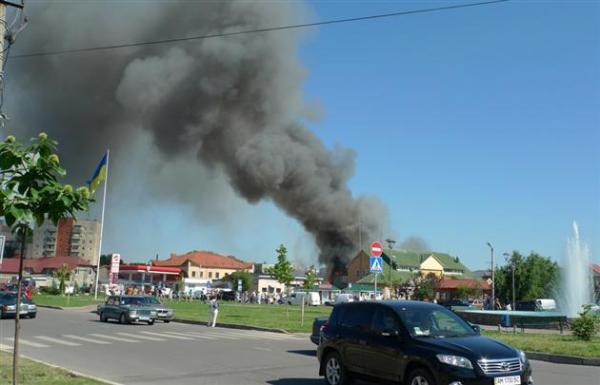 За півгодини дощенту вигорів ринок в Мукачеві (ФОТО) (ВІДЕО)