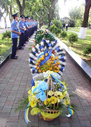 Влада Закарпаття вшанувала пам'ять 20 загиблих міліціонерів (ФОТО)