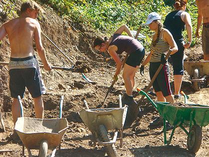 На розкопках в Невицькому замку працюють волонтери з п’яти країн світу