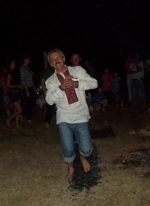 На гечанському фестивалі леквару ходили босоніж вогняною доріжкою (ФОТО)