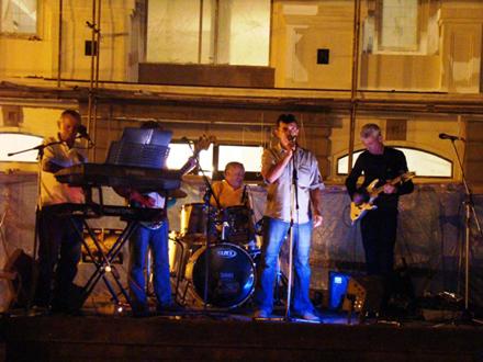 В Ужгороді відбувся рок-концерт на підтримку початківців музикантів (ФОТО) (ВІДЕО)