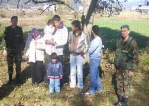 Закарпатські прикордонники затримали у лісі групу нелегалів з маленькими дітьми (ФОТО) 