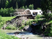 Так виглядає зруйнований 10 років тому єдиний у Європі Музей лісу і сплаву. Зараз його намагаються відновити