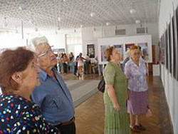 Виставка, присвячена Голодомору 1932-1933 років, відкрилася в закарпатському Мукачев
