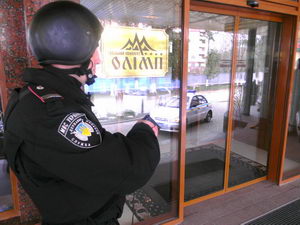 Ужгородський готель пограбували за сценарієм підготовки до Євро-2012 (ФОТО)