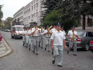 Ужгородом пройшов марш-парад оркестрів, присвячений Дню Перемоги