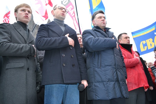 В Ужгороді опозиція закликала Україну встати (ФОТО, ВІДЕО)