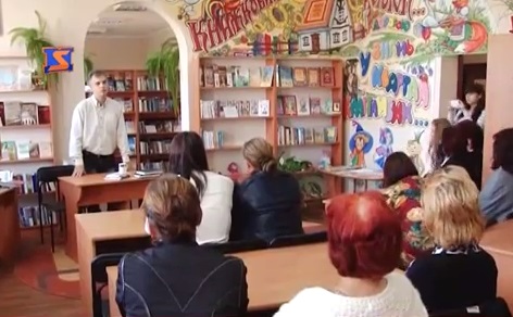 Мукачівській районній бібліотеці подарували півтори сотні книжок (ВІДЕО)