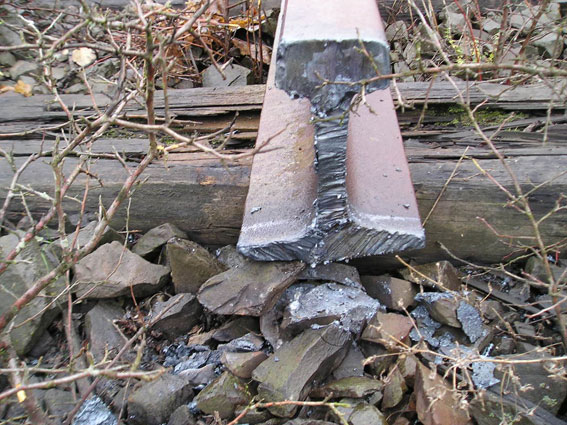 На Закарпатті злодії непомітно демонтували 55 метрів рейок (ФОТО)