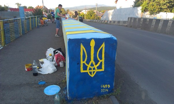 "Карпатська Січ" планує "вбрати" у жовто-блакитні кольори тепер і транпортний міст в Ужгороді