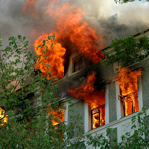На Мукачівщині пожежа у житловому будинку знищила 100 квадратних метрів покрівлі та частину домашнього майна