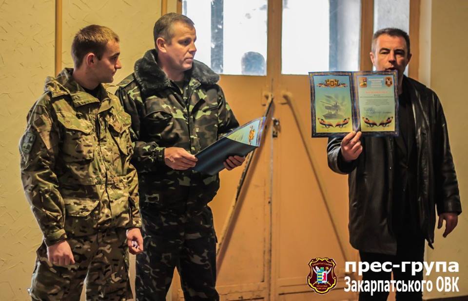 Військовики грамотами віддячили учням ужгородського ПТУ за буржуйки та триноги у зону АТО (ФОТО)