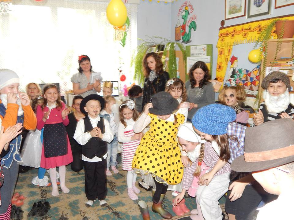 Маленькі читачі бібліотеки на Виноградівщині побували на "Балу Попелюшки" (ФОТО)