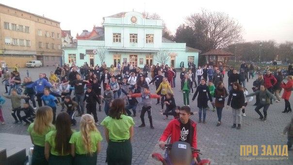 В Ужгороді відбувся "ірландський" "Night run" до Дня святого Патріка (ФОТО)