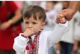 В Ужгороді народні майстри навчатимуть батьків вишивати сорочки-обереги для дітей
